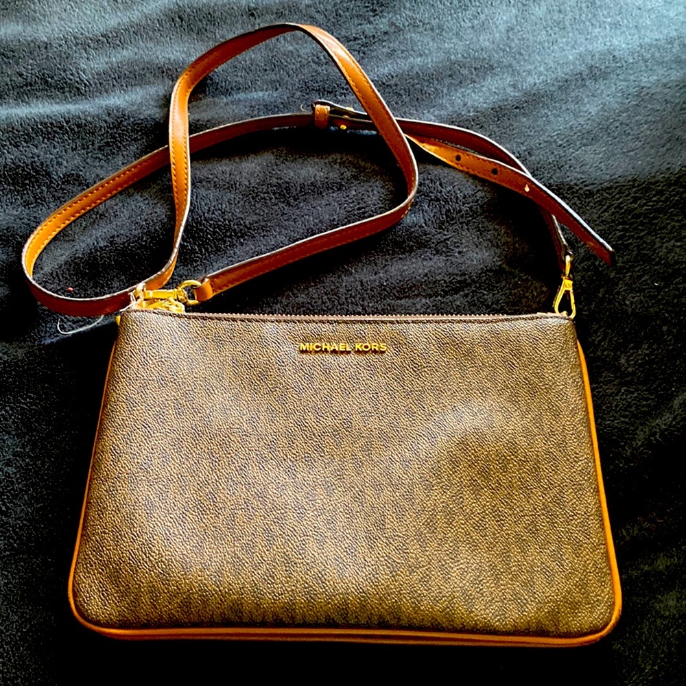 Michael kors crossbody bag. In GUC ❤️